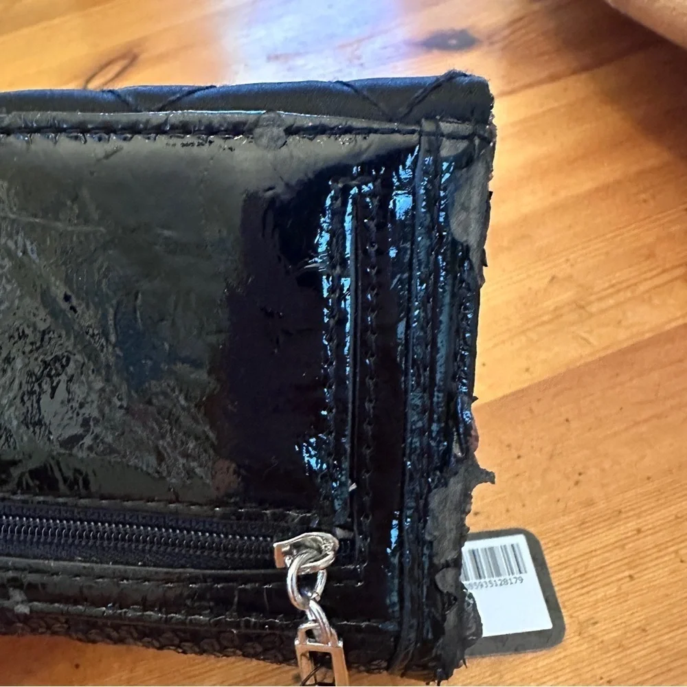NWT Guess sequin bow wallet🎀